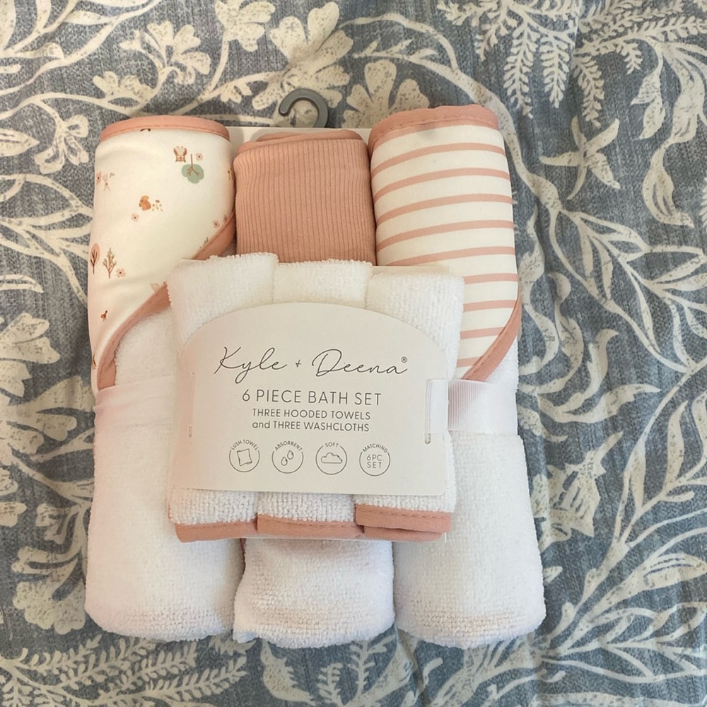 Kyle + Deena baby girl bath set